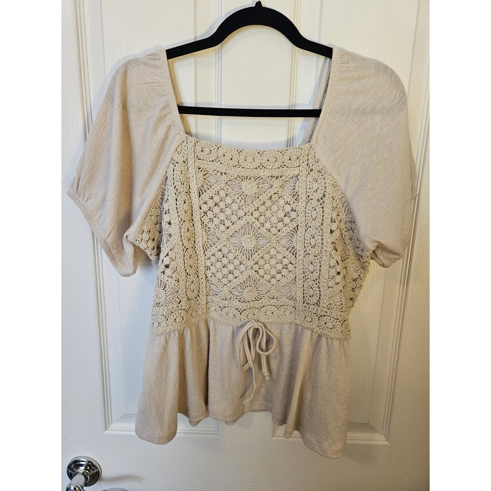 NWT Maurices Short Sleeve Beige Crochet Panel Drawstring Peplum Waist, LG